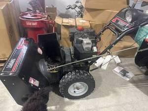 lot 2 image: 8hp Spirit Snow Blower (works great)