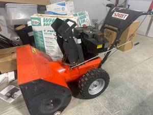 lot 3 image: 10hp Spirit Snowblower (sitting for 3 years but was working great)