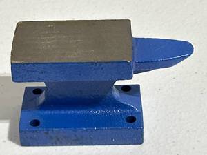 lot 24 image: Salesman Sample Metal Anvil 3 12 Wide
