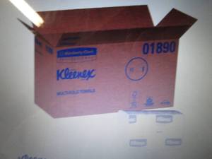 lot 15 image: Kleenex 01890 Multifold Towels, 9-1...