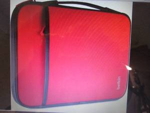 lot 36 image: Belkin 11 Inch Laptop Case Sleeve ...