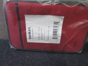 lot 37 image: Belkin 11 Inch Laptop Case Sleeve ...