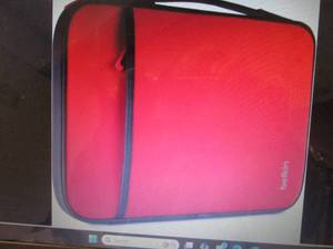 lot 38 image: Belkin 11 Inch Laptop Case Sleeve ...