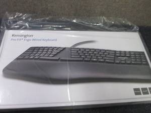 lot 74 image: Kensington Pro Fit Ergonomic Wired ...