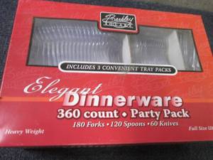 lot 79 image: Berkley Square Elegant Dinnerware P...
