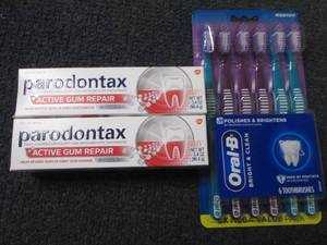 lot 101 image: 6 Oral B Toothbrushes, 2 Gum Repair...