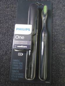 lot 105 image: Philips One by Sonicare Battery Too...