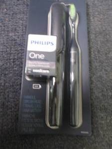 lot 106 image: Philips One by Sonicare Battery Too...