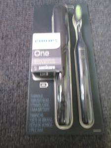 lot 107 image: Philips One by Sonicare Battery Too...