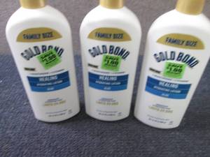 lot 134 image: 3- 20 oz Gold Bond Healing Hydratin...