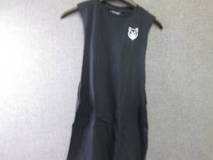 lot 186 image: 4 Medium Gym Wolf Athletic Tanks NW...