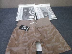 lot 190 image: 3 Pair Ladies Large Camo Contour Sh...