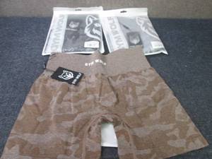 lot 191 image: 3 Pair Ladies Large Camo Contour Sh...