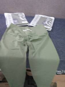 lot 207 image: 3 Pair Ladies Large Gym Wolf Scrunc...