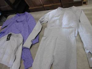 lot 213 image: 1 Small Gym Wolf Yoga Set, 3 Yoga T...