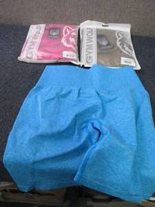 lot 218 image: 3 Pair Ladies LargeGym Wolf Scrunch...