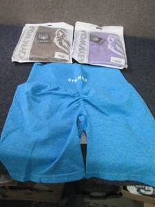 lot 219 image: 3 Pair Ladies LargeGym Wolf Scrunch...
