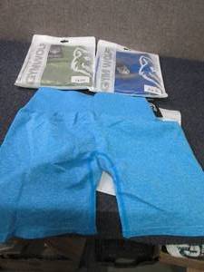 lot 220 image: 3 Pair Ladies LargeGym Wolf Scrunch...