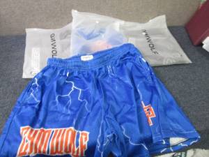 lot 222 image: 4 Pair Mens Large Gym Wolf Athletic...