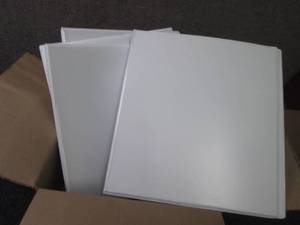 lot 245 image: 4 Avery 3- D ring Binders...