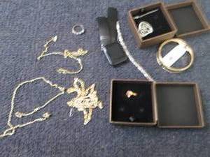 lot 281 image: Lot of 9 Jewelry Pieces with issues...