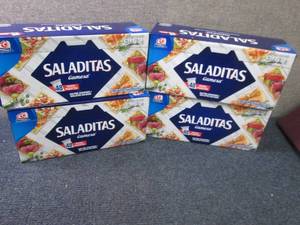 lot 332 image: 4- 18.6 oz Saladitas Saltine Cracke...