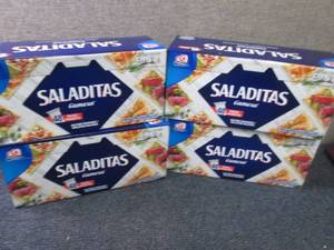 lot 333 image: 4- 18.6 oz Saladitas Saltine Cracke...