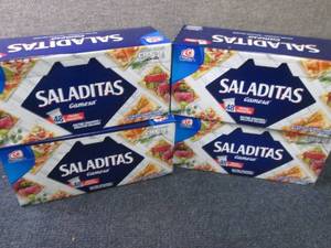 lot 334 image: 4- 18.6 oz Saladitas Saltine Cracke...
