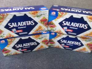 lot 335 image: 4- 18.6 oz Saladitas Saltine Cracke...