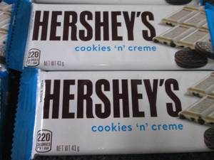 lot 347 image: 12- Hersheys Cookies n Crme Ba...