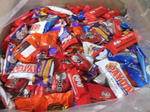 lot 388 image: 15 lb Assorted Snack Size Candy -in...