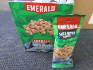 lot 427 image: 12- 1.25 oz Emerald Salt & Pepper C...