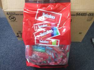 lot 430 image: 36.55 oz Twizzler Snack Size Assort...