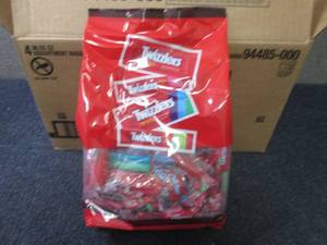 lot 431 image: 36.55 oz Twizzler Snack Size Assort...