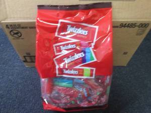 lot 432 image: 36.55 oz Twizzler Snack Size Assort...
