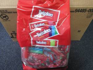 lot 433 image: 36.55 oz Twizzler Snack Size Assort...