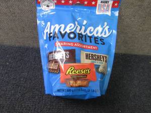 lot 440 image: 17.6 oz Americas Favorites Sharing...