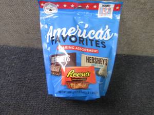 lot 444 image: 17.6 oz Americas Favorites Sharing...