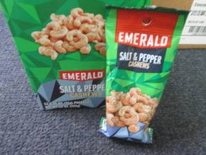 lot 448 image: 12- 1.25 oz Emerald Salt & Pepper C...