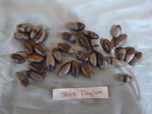 lot 140 image: Shiva Lingham Stones