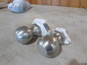 lot 9 image: 2 Tow Balls