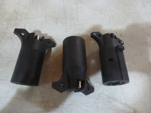 lot 13 image: 3 Adapters 7-Pin to 4-Pin