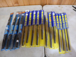 lot 39 image: 16 Wiper Blades