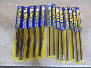 lot 40 image: 18 Wiper Blades