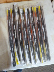 lot 41 image: 24 Wiper Blades