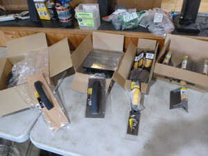 lot 86 image: Trowels and Floats