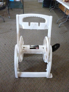 lot 93 image: Suncast Hose Reel