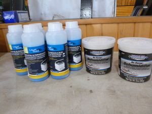 lot 113 image: Deodorizer and Dehumidifier Absorbent