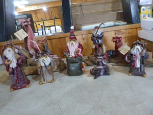 lot 133 image: Dragons Lair Dragon and Wizard Candles