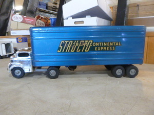 lot 174 image: Vintage Structo Trans Continental Express Big Rig Semi Toy Truck